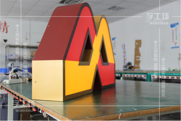 亞克力發(fā)光字燈箱特性是什么？